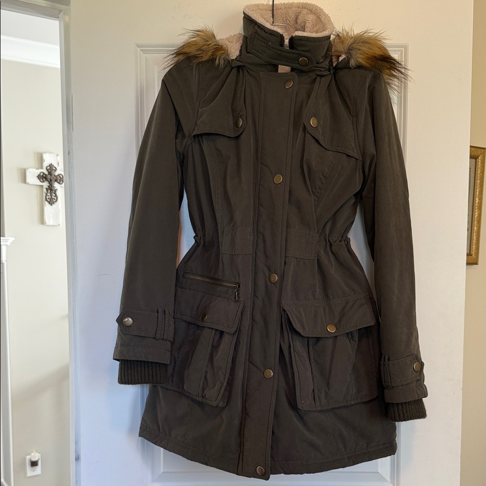 Halogen S Olive Utility Jacket w/ Faux Fur. Uber warm,soft, zip hood. Excel cond